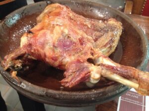 Cómo hacer pierna de cordero al horno